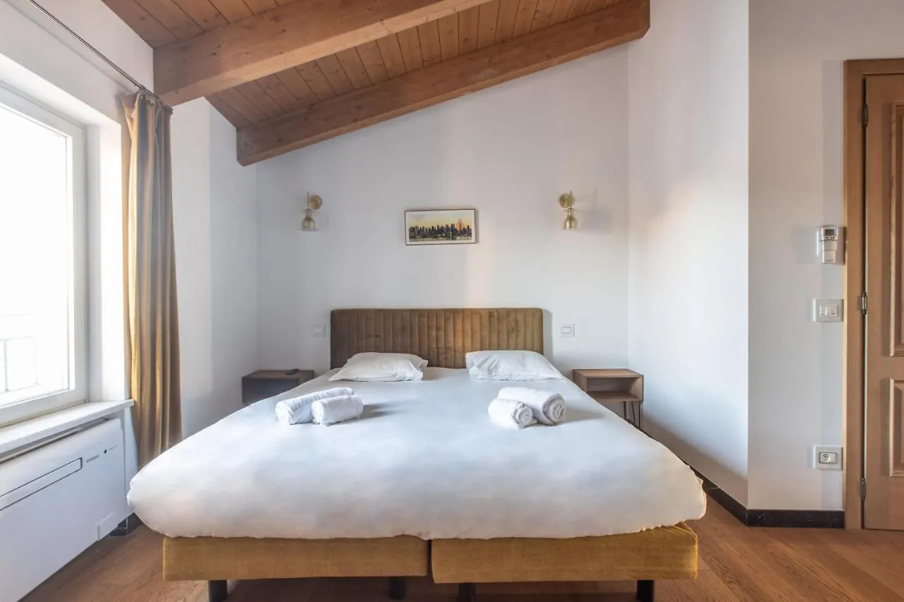Apartment Lb Vacation Rentals I Penthouse 1Br - Cannes Center - Marche Forville - 5 Min Palais, Croisette & Plages